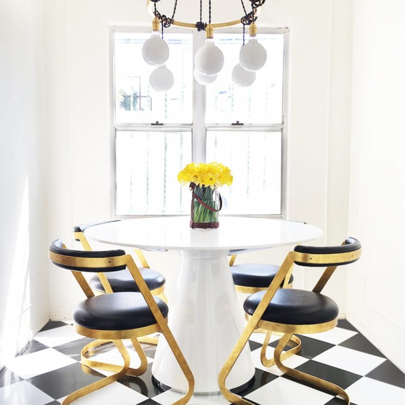 تصميم الأرضية الكلاسيكي يذكرنا بالمنازل العربية القديمة