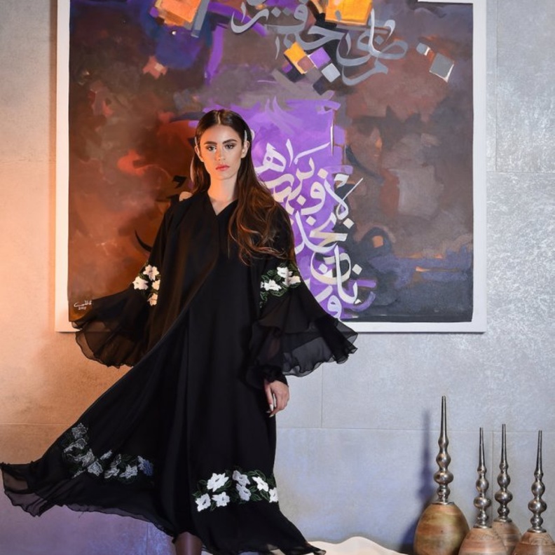 التفاصيل الأنثوية في عبايات عفة الدبّاغ