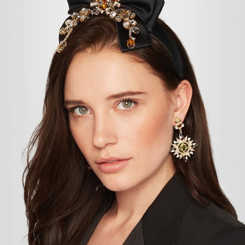 اكسسوارت شعر لافتة لسهراتك