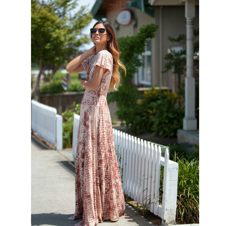 اختاري فستان ماكسي مكشوف الأكتاف حيث أنه الأكثر رواجاً هذا الموسم