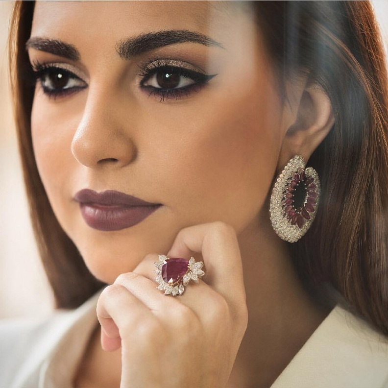 فاليري أبو شقرا ‏لا تتخلى عن تسريحات شعر الويفي الكاري