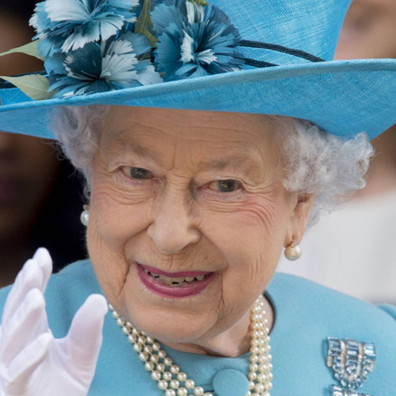 الملكة إليزابيث قد تستخدم الهليكوبتر في يومها المزدحم