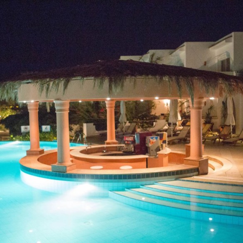 فندق إيبروتيل بالاس يوجد في الطرف الجنوبي من مدينة شرم الشيخ