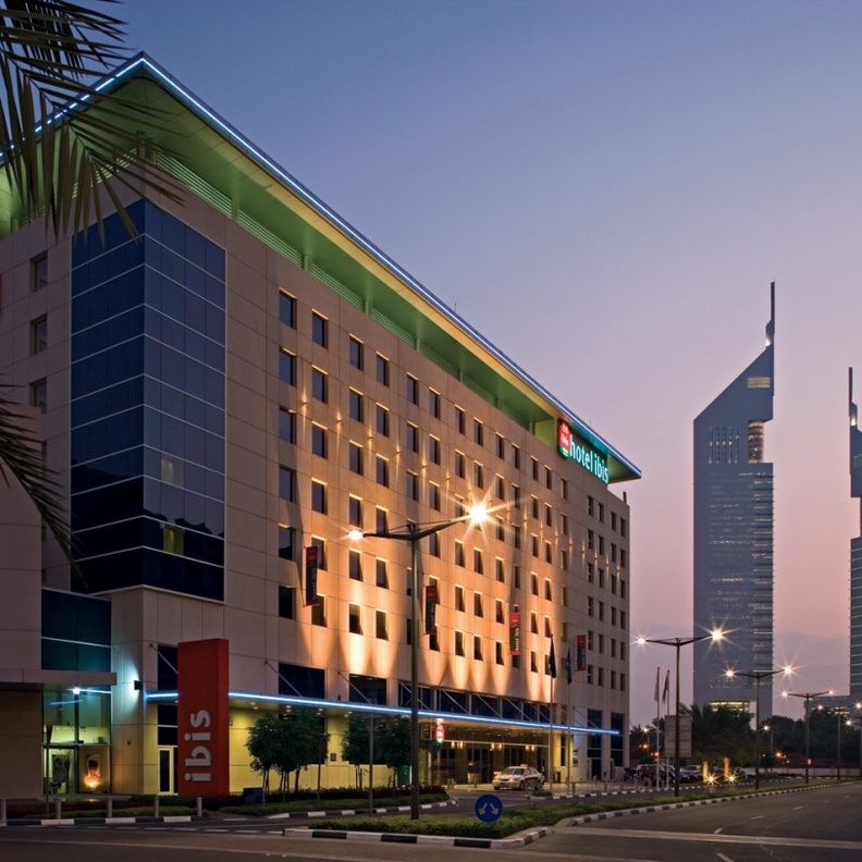 فندق إيبيس مركز التجاري العالمي يوجد في مركز التجارة العالمي في دبي