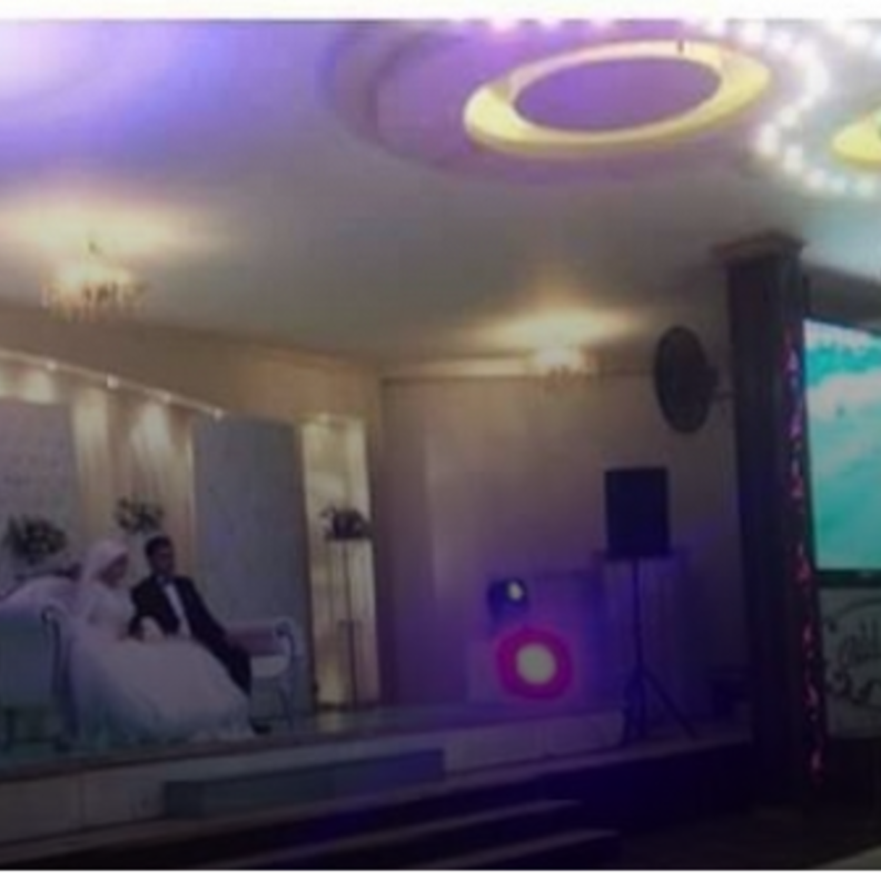 العريس اثناء حضوره المباراة