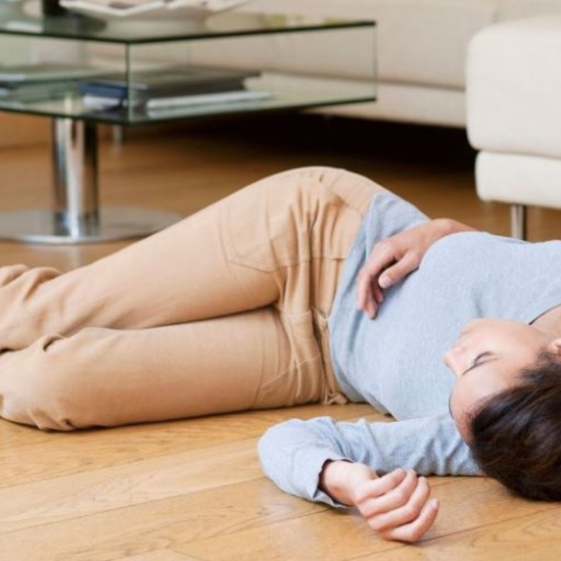 يجب التأكد من أن المصاب يتنفس