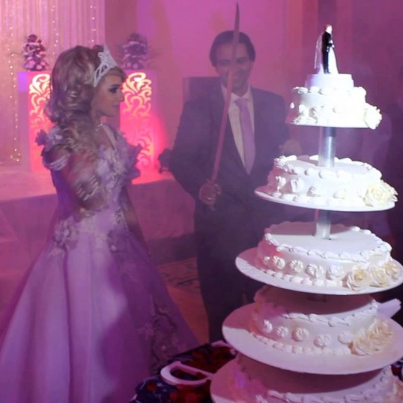 العريس احرج عروسته عند تأدية احد الطقوس التقليدية للزفاف