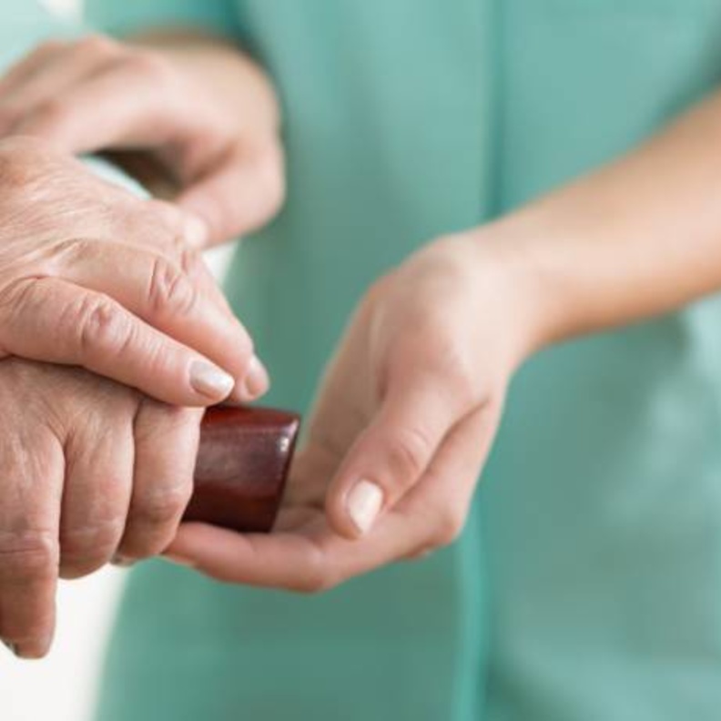 اختلال التوازن أهم أعراض مرض باركنسون