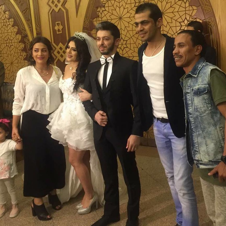 الفنانة وفاء قمر خلال حفل زفافها على الفنان هيثم محمد.