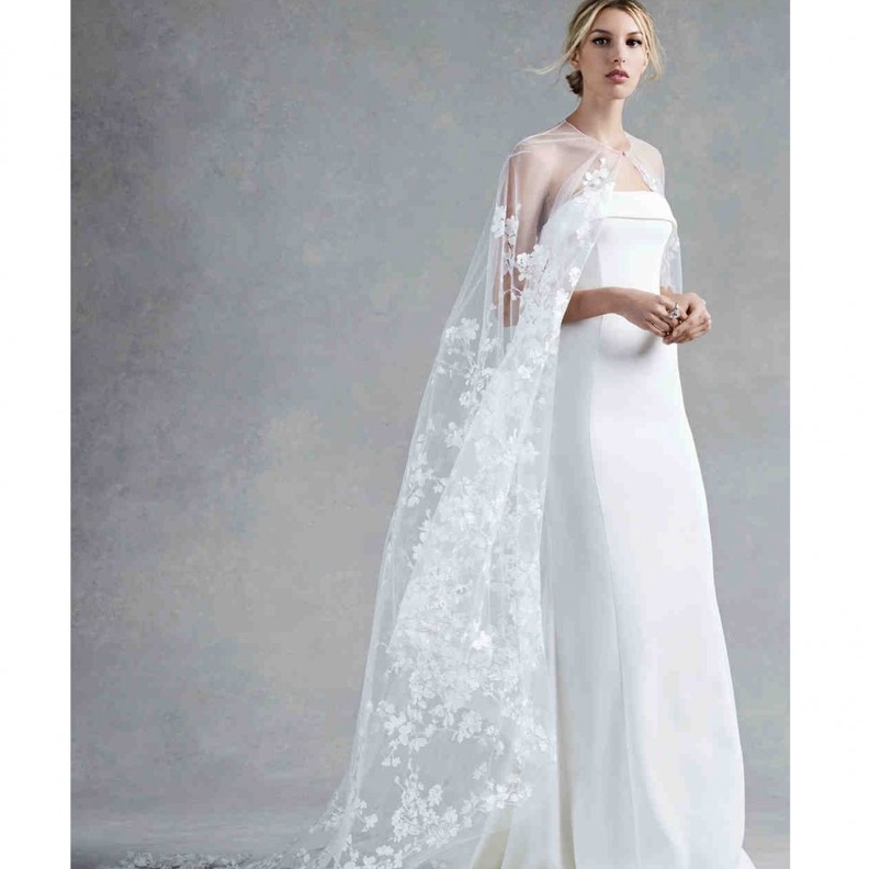 فساتين اعراس 2017 بقصة مستقيمة من مجموعة اوسكار دي لا رينتا Oscar De La Renta