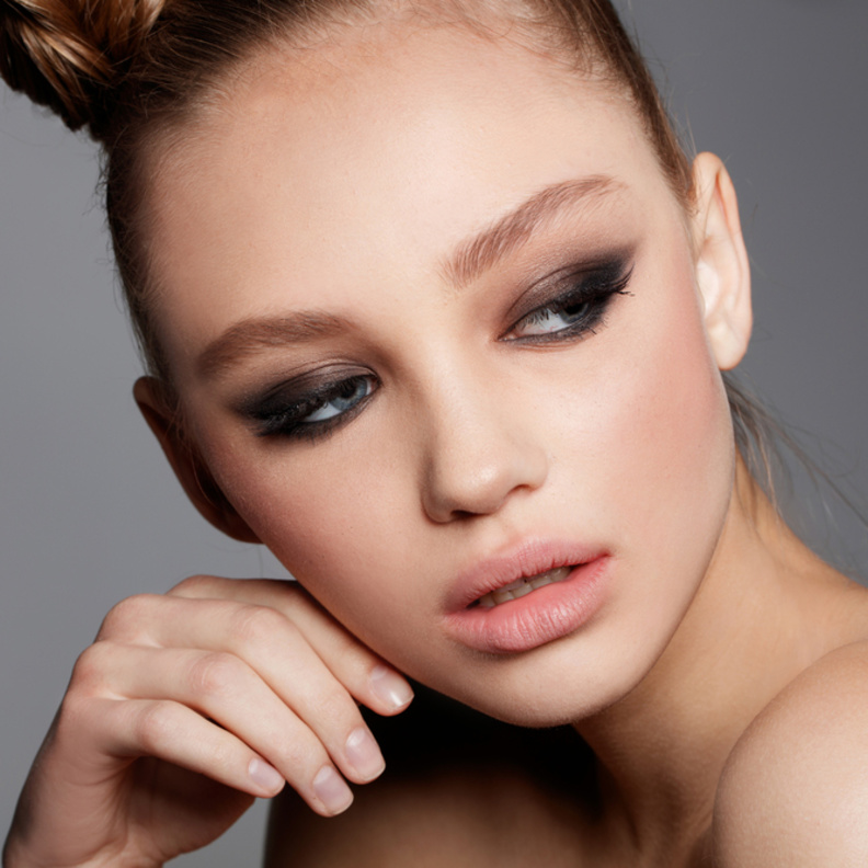 اختاري الآيلاينر الأسود المدموج لإطلالة طبيعية أكثر