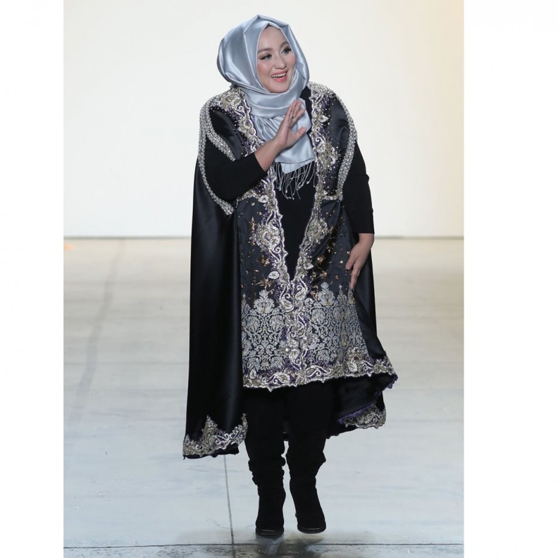 مصممة الأزياء الأندونيسية أنيسة هازيبونا ‏‎ Anniesa Hasibuan