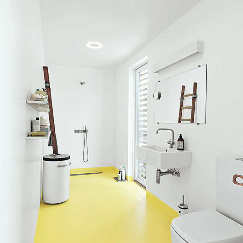 جزء من ديكور حمامات 2017توفر مكان للجلوس و الاسترخاء