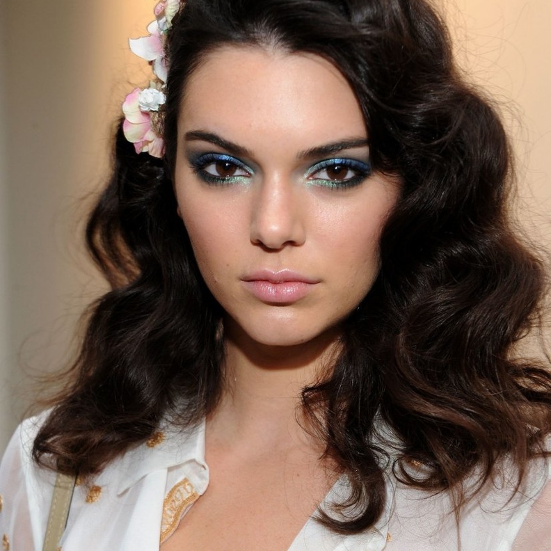 جربي اللون الأزرق لهذا العيد