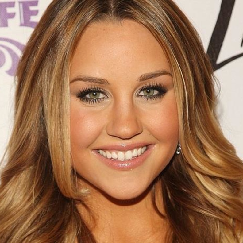 الممثلة الأمريكية أماندا بينز من مواليد 3 ابريل