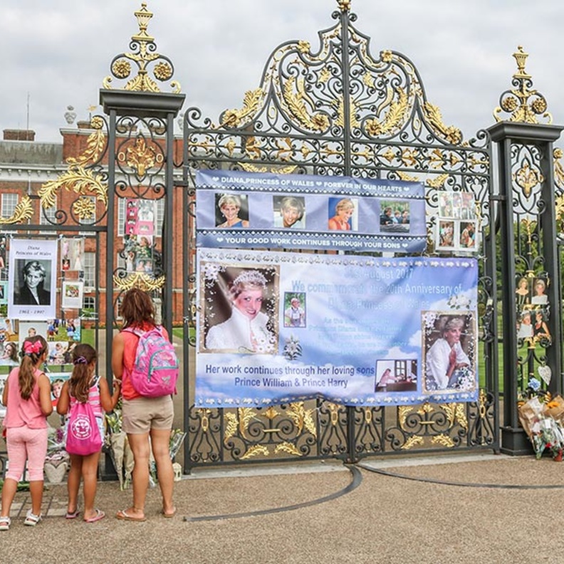 مراسم إحياء الذكرى العشرين لوفاة الأميرة ديانا في باريس