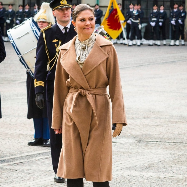 قامت الأميرة فيكتوريا بحضور احتفالات يوم فيكتوريا بصحبة زوجها الأمير