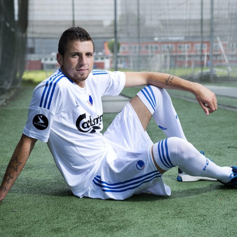 إدارة الأهلي السعودي تتعاقد مع البرازيلي كلاوديمير دي سوزا