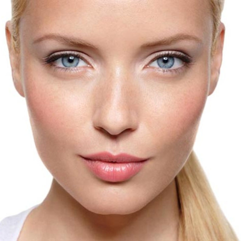 اعتمدي الإطلالة الطبيعية لبشرتك