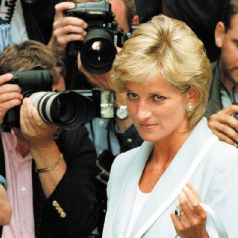 وسائل الإعلام ومصوري الباباراتزي