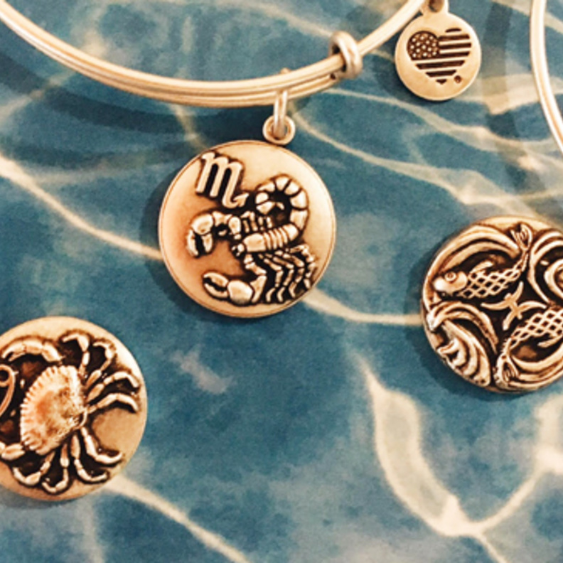 قد يشعر مواليد الابراج المائية بأن مولود الجوزاء يهملهم ما يؤدي الى مشاكل عدة