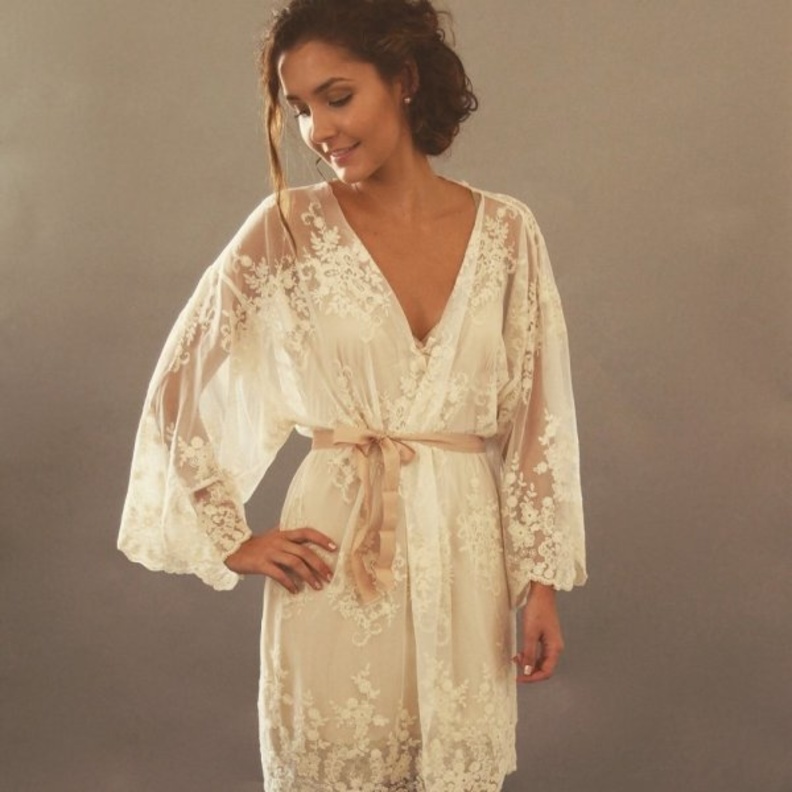 الروب الابيض من اهم اغراض العروس