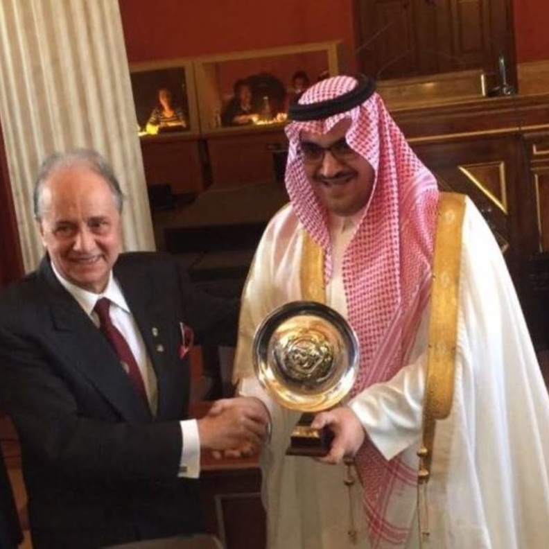 تكريم الامير نواف في الجامعة اليونانية 