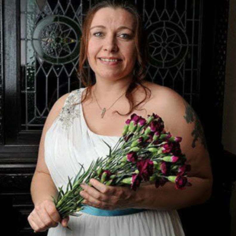 العروس الانكليزية التي ستتزوج من دون عريس