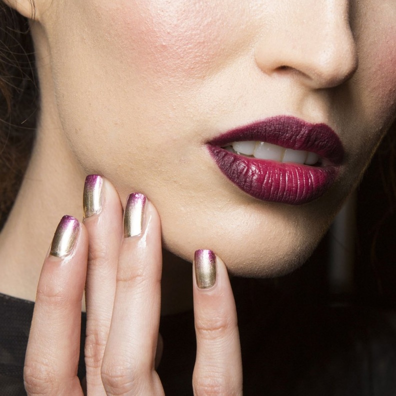 المناكير البارق بتدريج الألوان