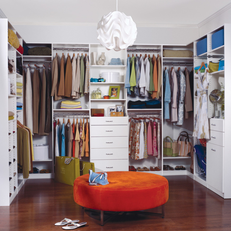 ديكورات غرفة الملابس الخشبية لمختلف الاكسسوارات