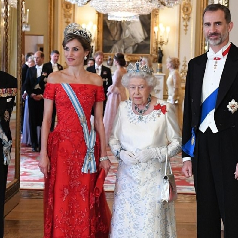 العائلة البريطانية المالكة تستضيف مأدبة عشاء رسمية لملك وملكة إسبانيا