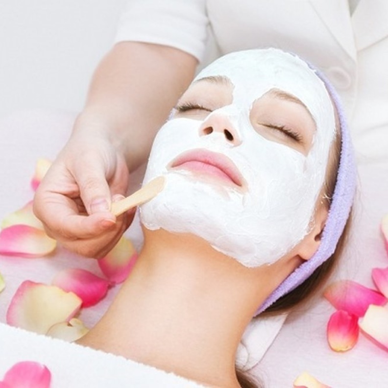 تبييض البشرة تمنح العروس جمال باهر