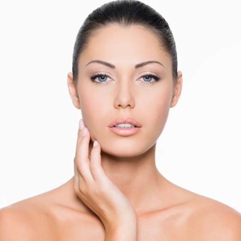 ينظف البقدونس البشرة من الشوائب