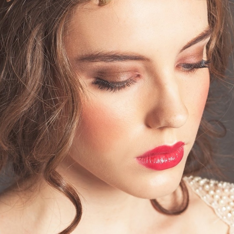 الألوان الترابية تليف بالبشرة الحنطية