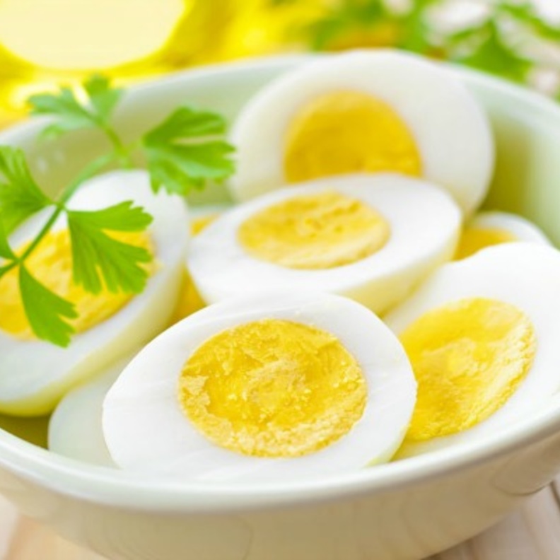 البيض مصدر الطاقة الصحي للجسم