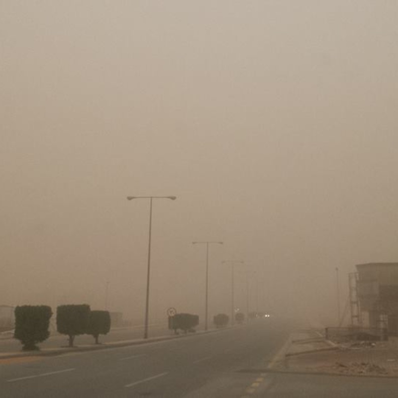 العاصفة الترابية أعاقت الرؤية بشكل كبير في القصيم.