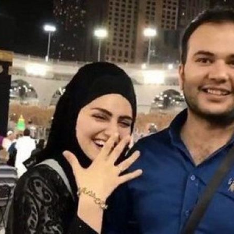 الشاب التركي اثناء تقدمه لطلب يد حبيبته