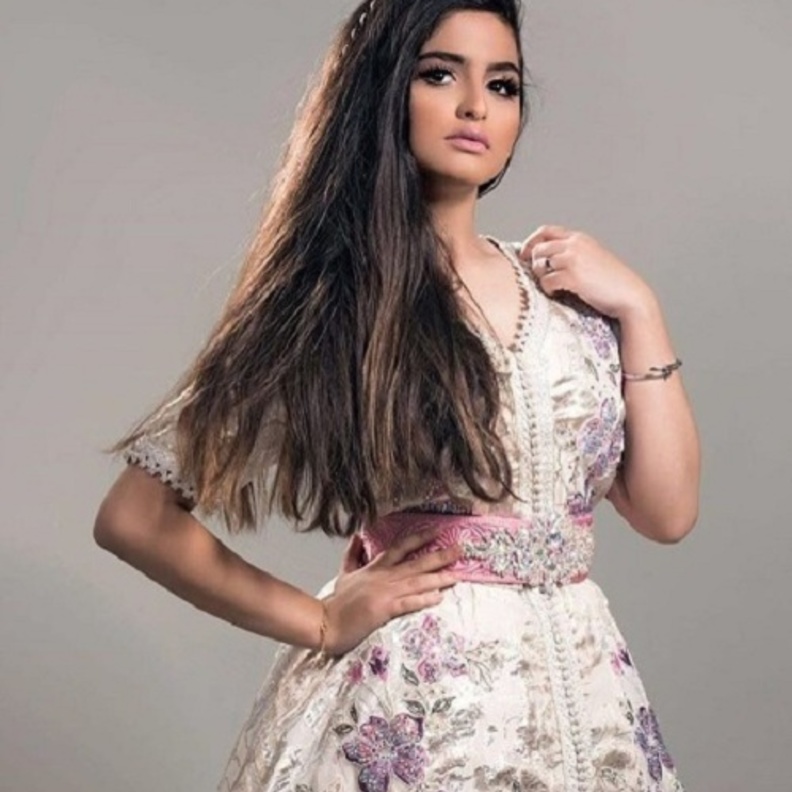 حلا الترك تعود للمدرسة