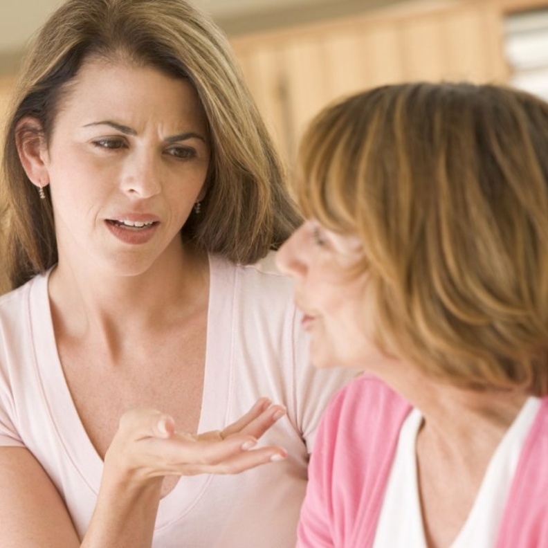 هذه التصرفات يجب ان تتجنبها الزوجة اثناء التعامل مع الحماة