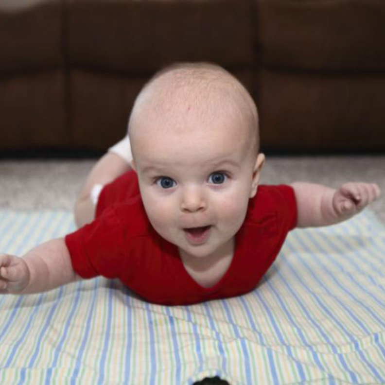 يشتمل التطور الحركي و العصبي عند الطفل بعمر 0-2 سنة 27 فعالية