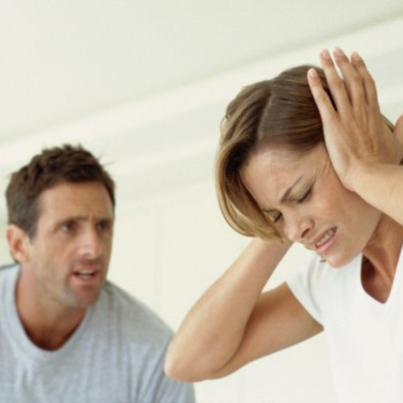 كيفية التعامل مع الزوج المتسلط 