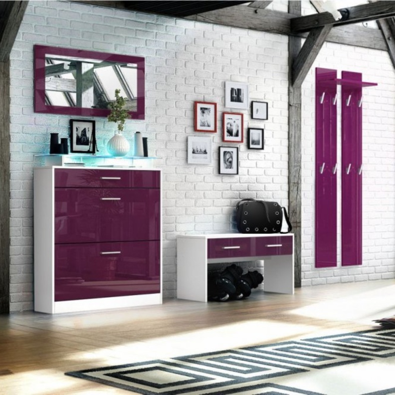 ديكور مدخل منزل مودرن يتألق باللون الأبيض