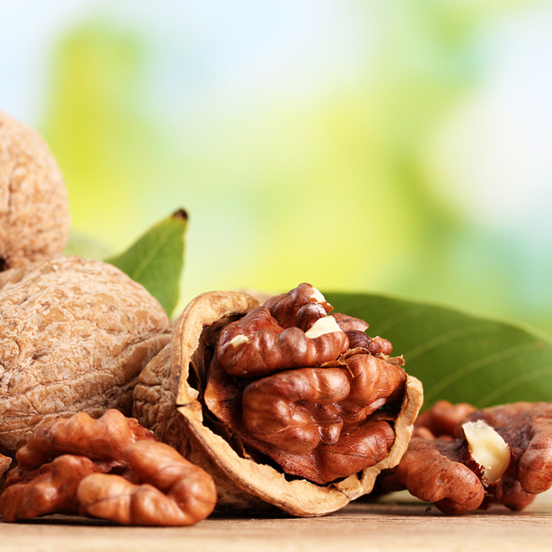 من اضرار الجوز رفع ضغط الدم إن كان مملحا