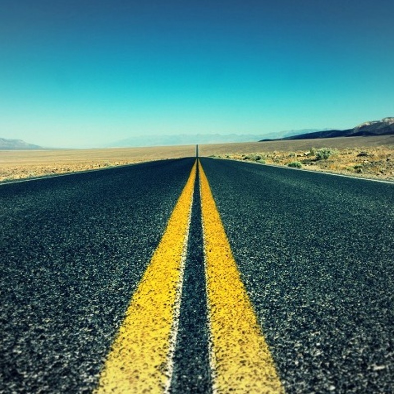 انصهار الأسفلت بسبب درجات الحرارة المرتفعة في الكويت