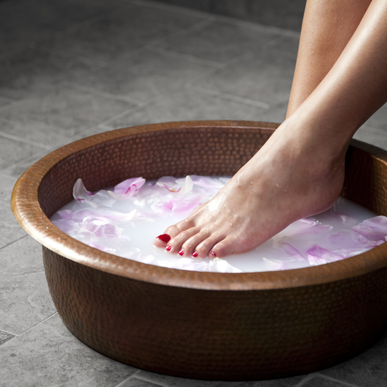 طبقي سكراب الليمون والسكر لقدميك