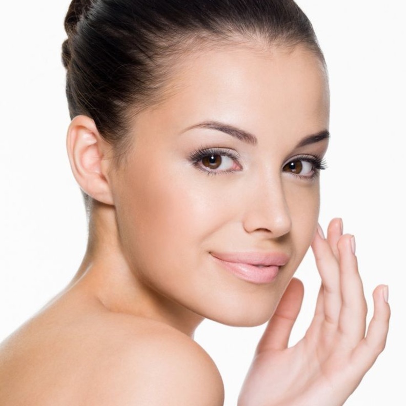 امسحي البشرة بقنطنة مببلة بالليمون