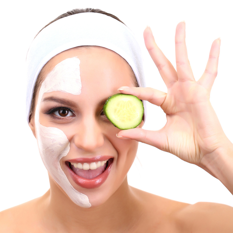 يعمل الخيار كمرطب ومطهر للبشرة