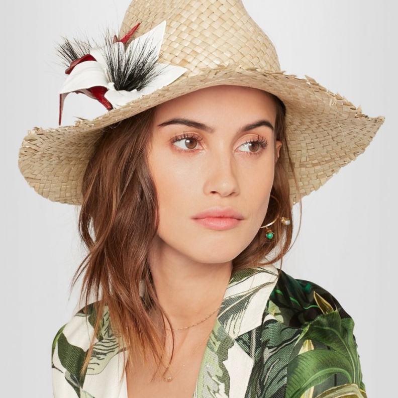 قبعة من القش المحبوك من Yosuzi