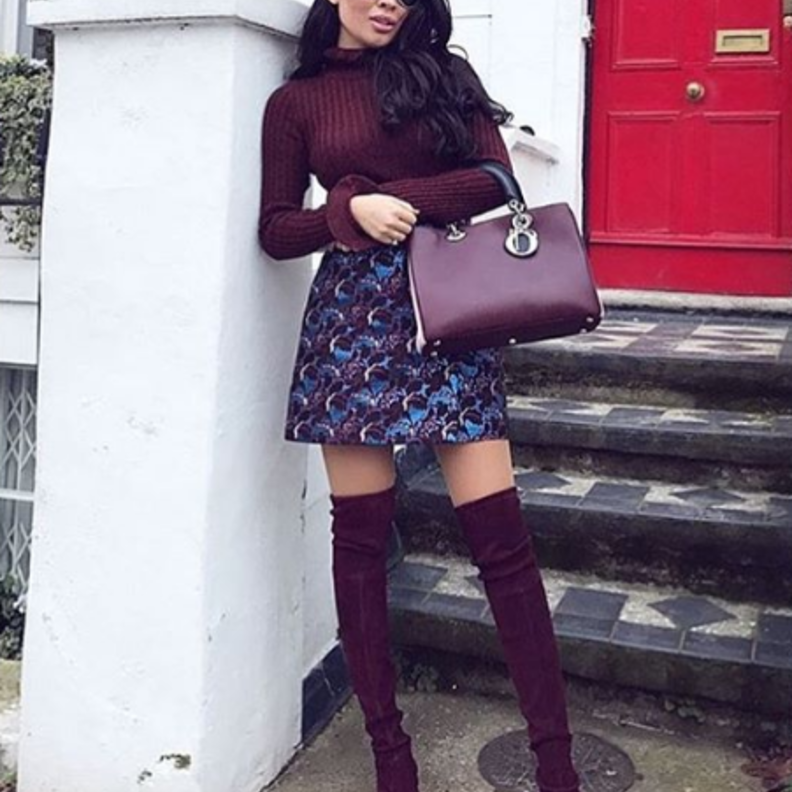 بوتا بالبيكوفا في إطلالة أنيقة بتنورة منقشة