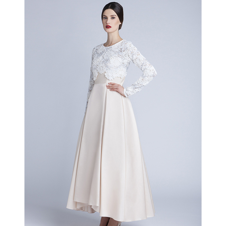 قصة ولون ملكيان في فستان من عفة الدبغي.